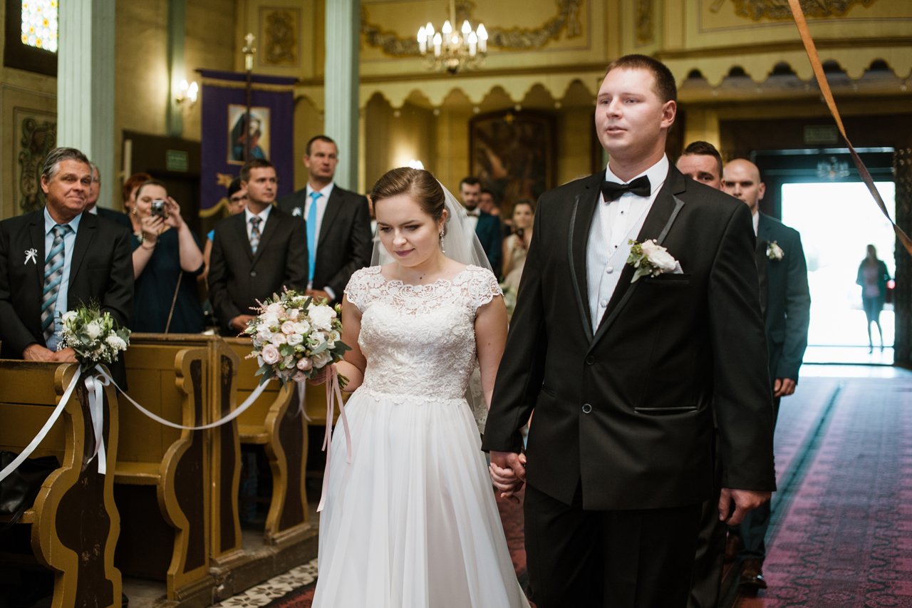 fotografia ślubna romantyczne wesele kościół mętków