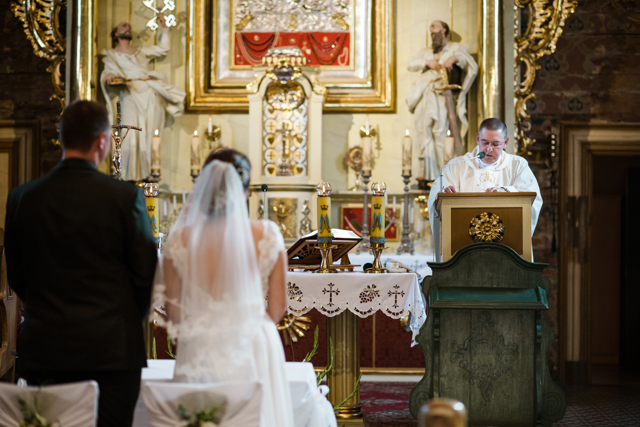 fotografia ślubna romantyczne wesele kościół mętków