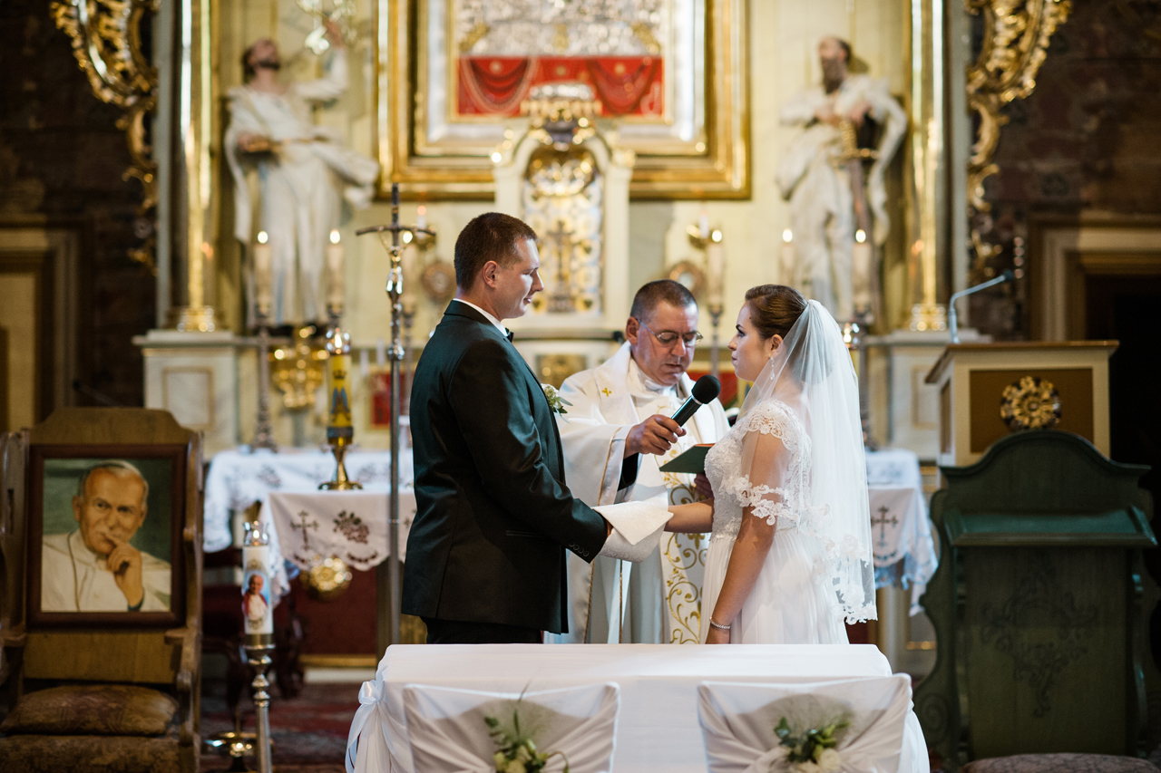 fotografia ślubna romantyczne wesele kościół mętków