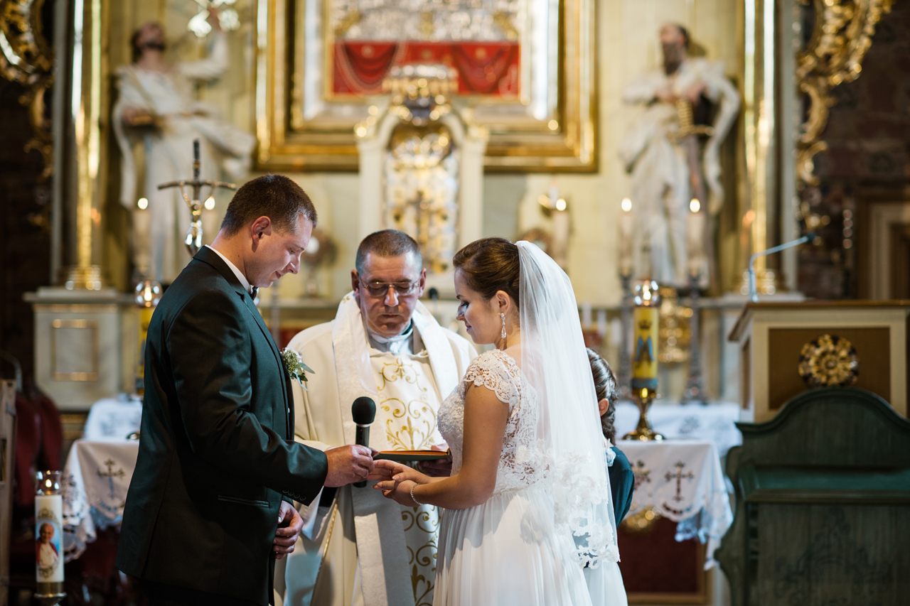 fotografia ślubna romantyczne wesele kościół mętków