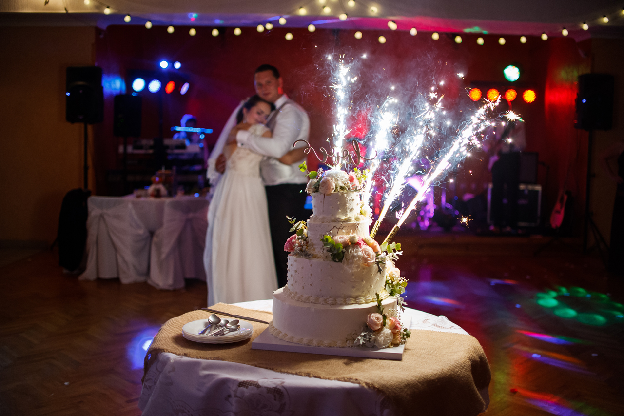 fotografia ślubna romantyczne wesele babice 2flyteam tort weselny